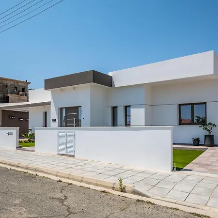 At Cyprus Bed & Breakfast Oroklini